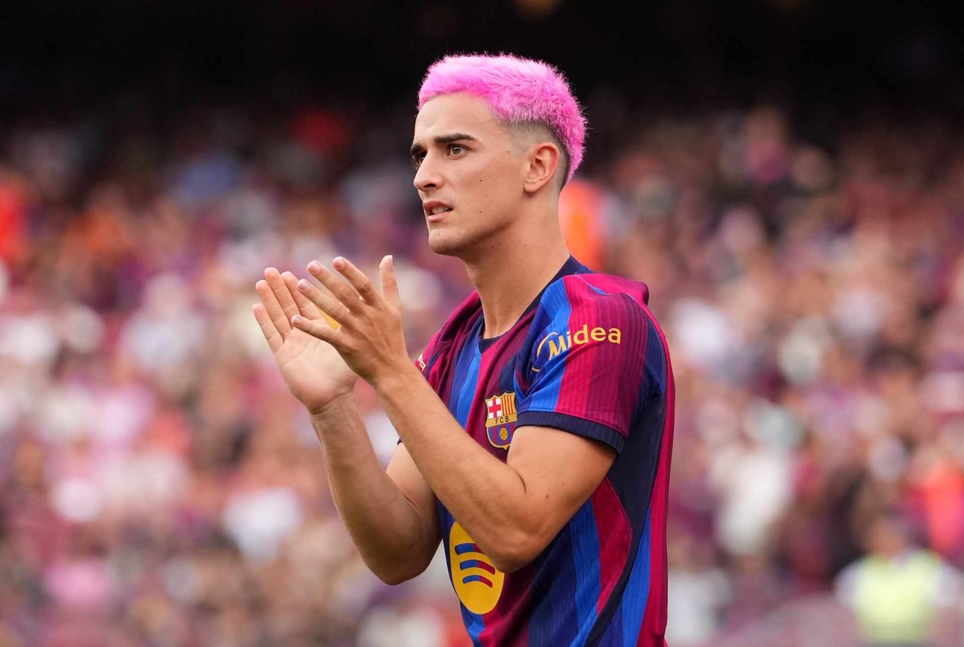 Flick has a chat with Barcelona midfielder struggling for minutes ahead of Racing clash