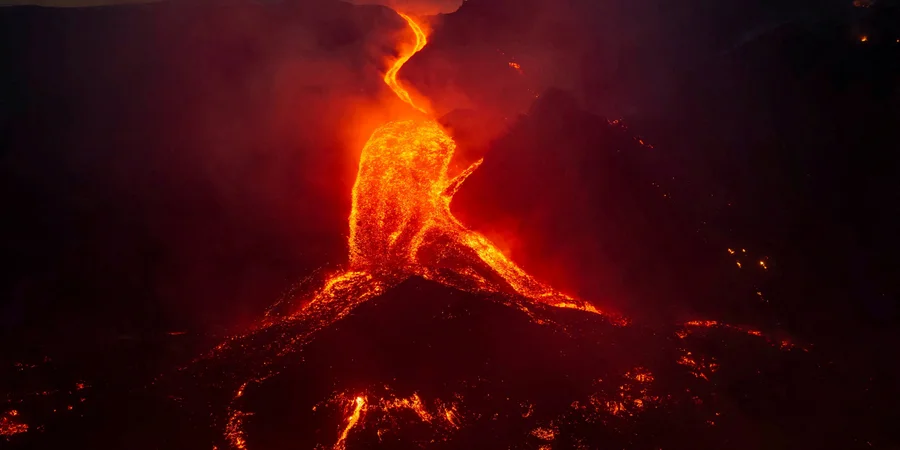 Mount Etna eruption forces Sicily's airports to suspend flights – photo report