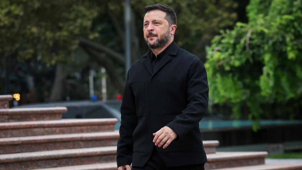 Zelensky says Ukraine ready to de-escalate if Russia halts strikes