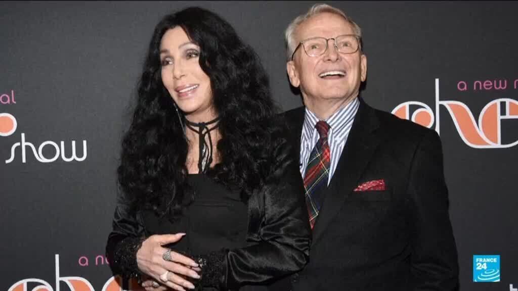 Bob Mackie, fashion designer for the stars, dies at 87