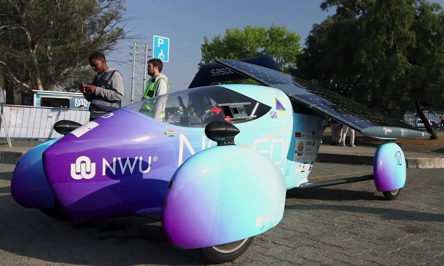 Solar-powered vehicles take on 2,500 km road challenge