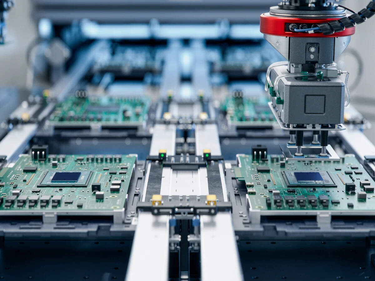 India's electronics exports surge 11-fold to Rs 4.24 lakh crore, women's workforce nears 30%