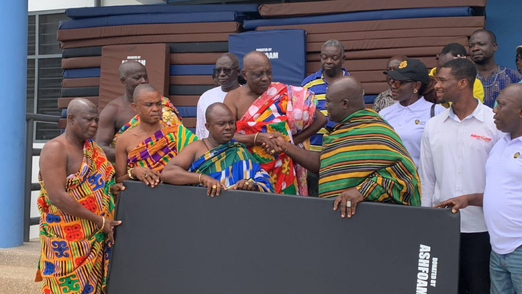 Asantehene’s alma mater ‘Sefwi Wiawso SHS’ receives 600 mattresses from Otumfuo Osei Tutu II Foundation