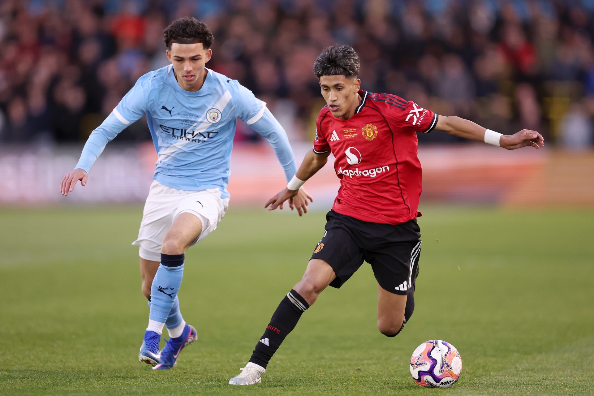 Real Madrid keen on beating Barcelona in the race to sign Manchester United prodigy