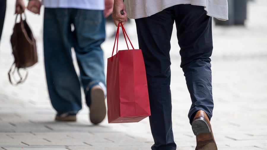 Half-yearly accounts: Retail sector achieves sales increase despite restrained purchasing behavior