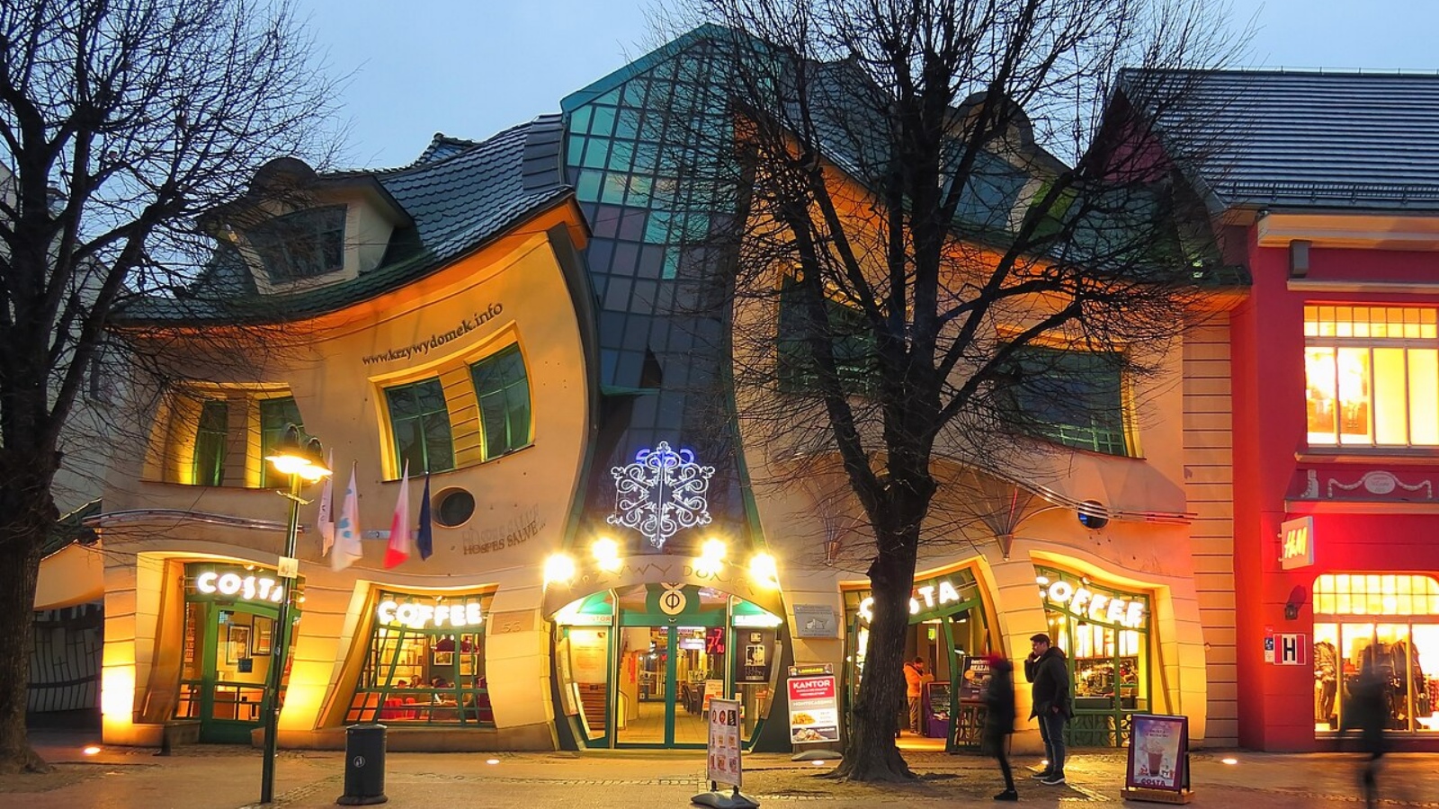 5 bizarre buildings around the world that will make you look twice