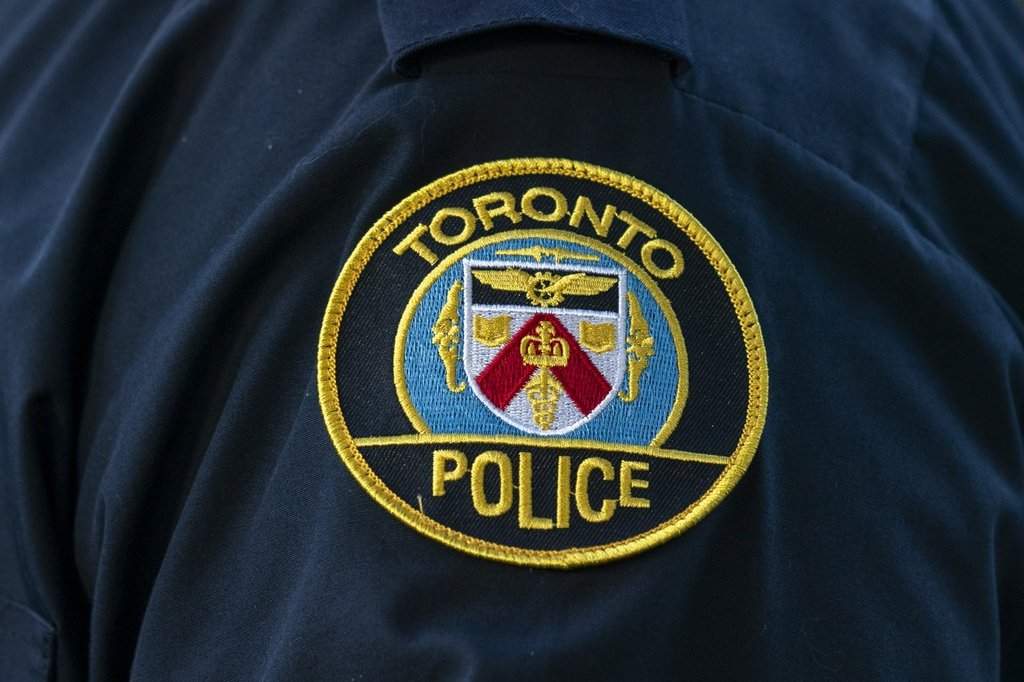 Toronto police officer shot during downtown e-bike robbery