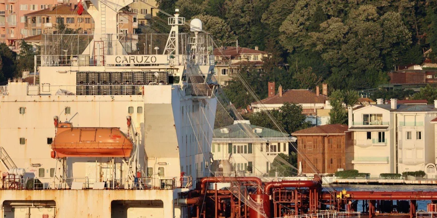 Russia covers oil tankers with anti-drone nets — FT