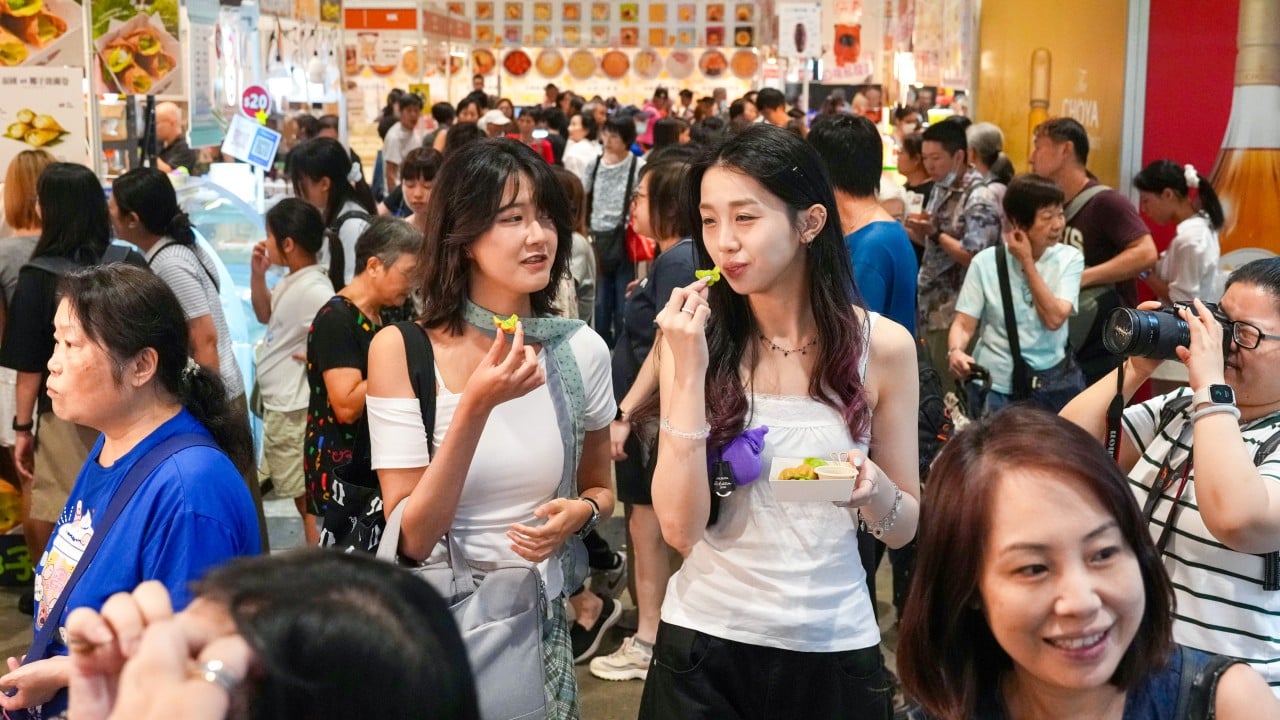 Thousands of bargain hunters descend on Hong Kong’s Food Expo despite heatwave