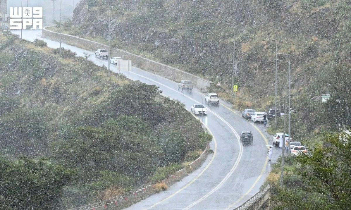 NCM issues red alert for heavy rain, flash floods in Jazan’s Abu Arish