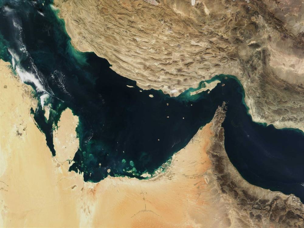 Five larger oil slicks in Hormuz