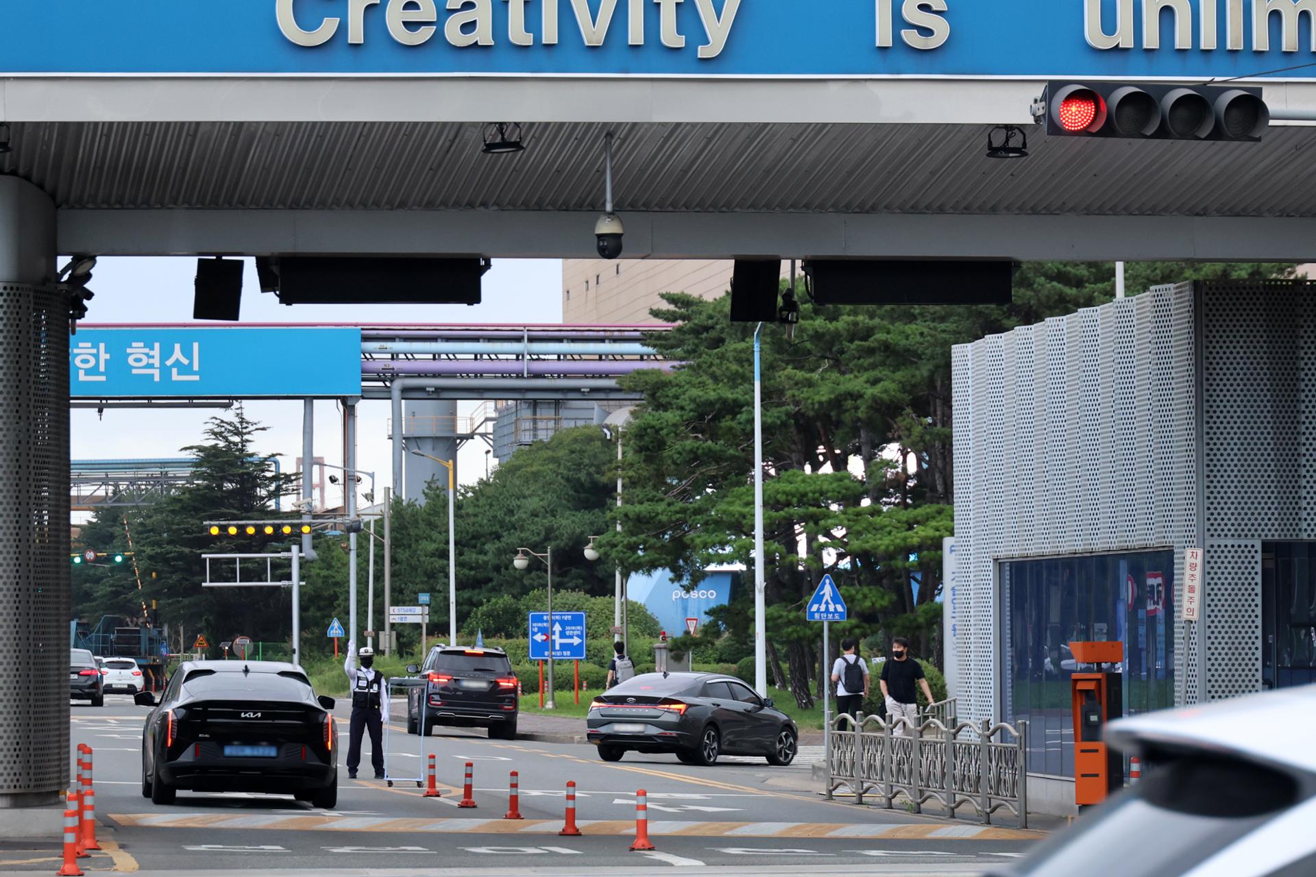 POSCO workers stage 2nd partial strike over wage demands