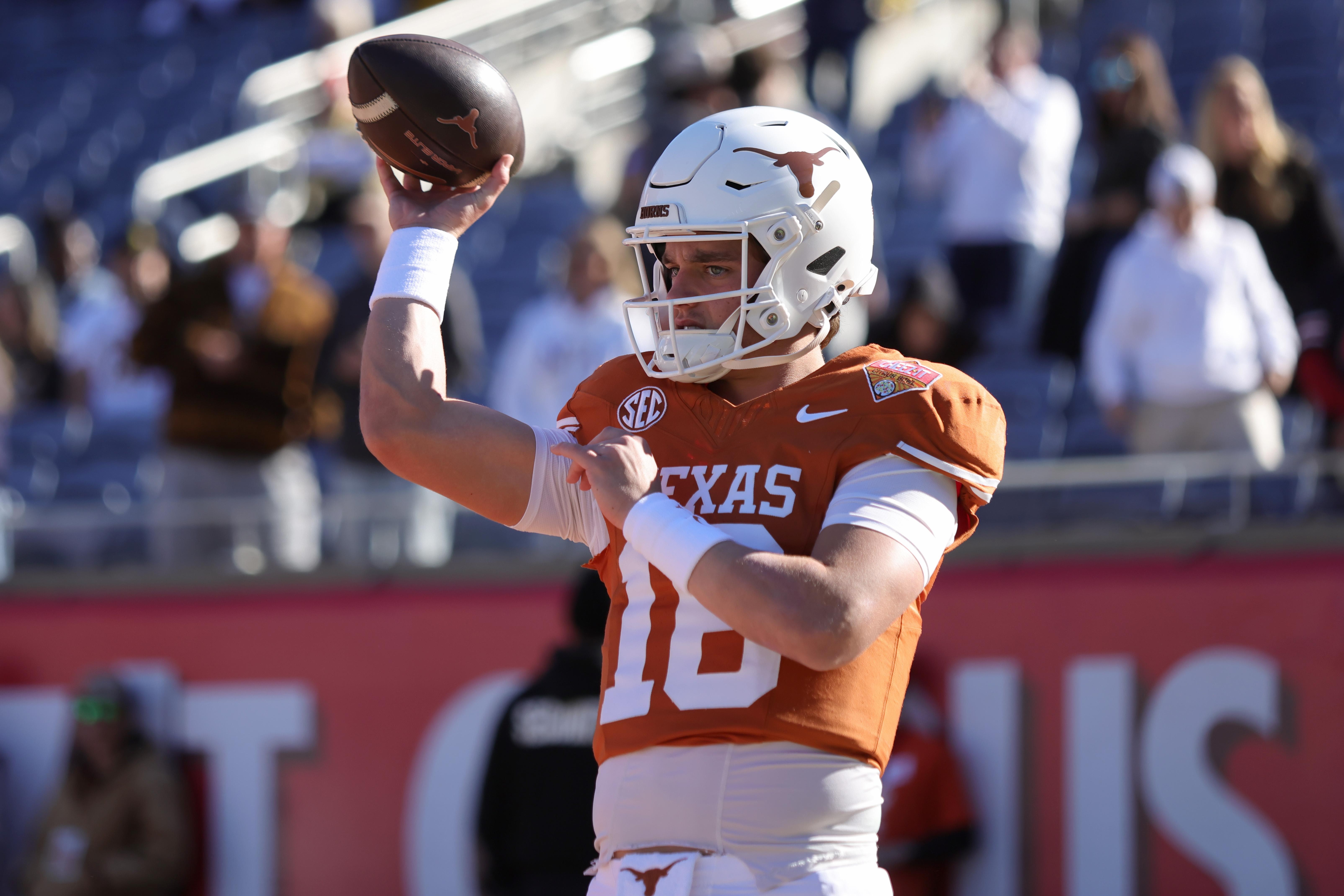 College football championship contenders: Favorites, long shots, and playoff candidates