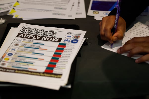 US jobless claims climbed by 9,000 last week to 209,000