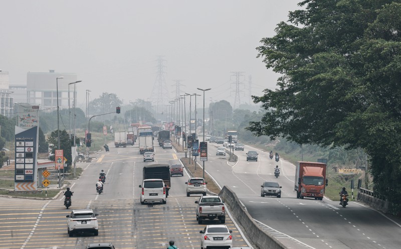 Haze: 40 air quality stations record unhealthy API readings