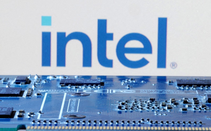 SK Hynix in talks with Intel about deal to make memory chips in the US for the first time, sources say