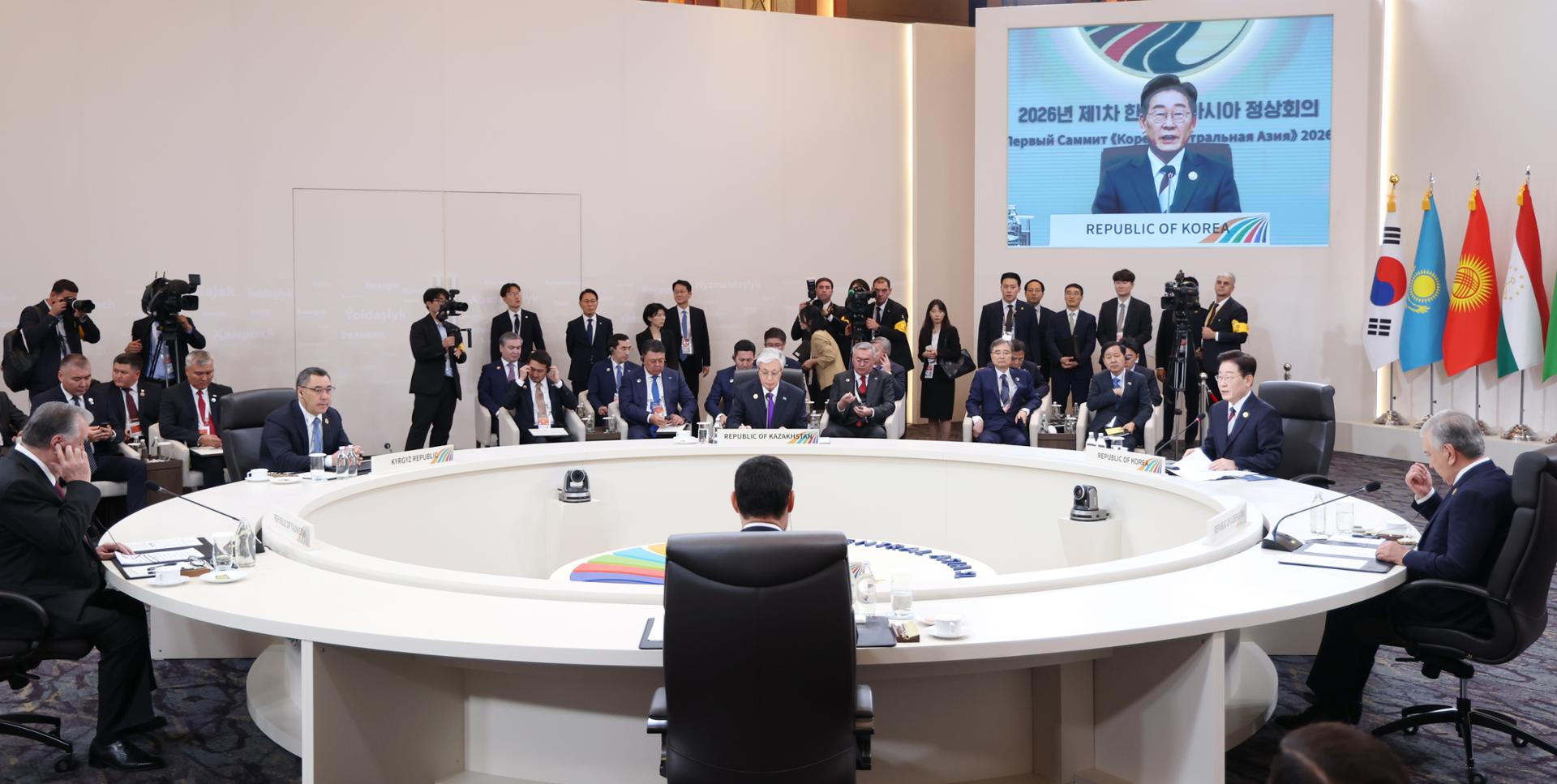 1st multilateral summit elevates Korea-Central Asia cooperation to leaders' level