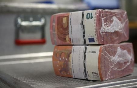 Euro zone yields linger at multi-year peaks as traders brace for Fed rate decision