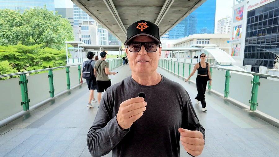 American vlogger leaves Thailand after 6 years for Vietnam, impressed by its dynamic growth