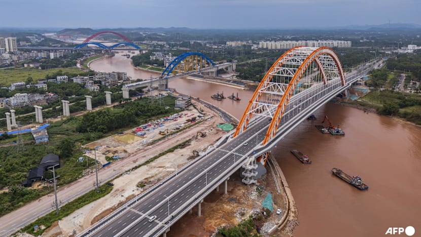 China opens major canal linking landlocked regions to sea