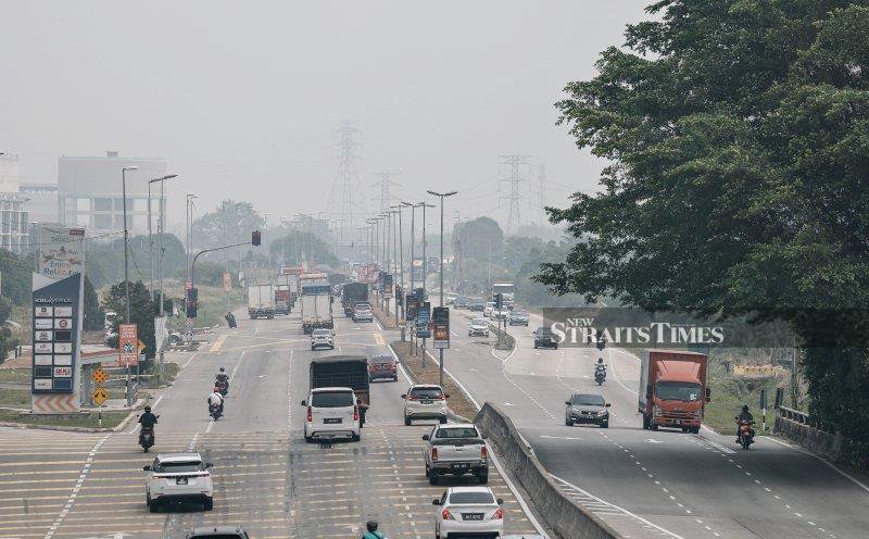 Haze worsens as 35 areas record unhealthy API readings