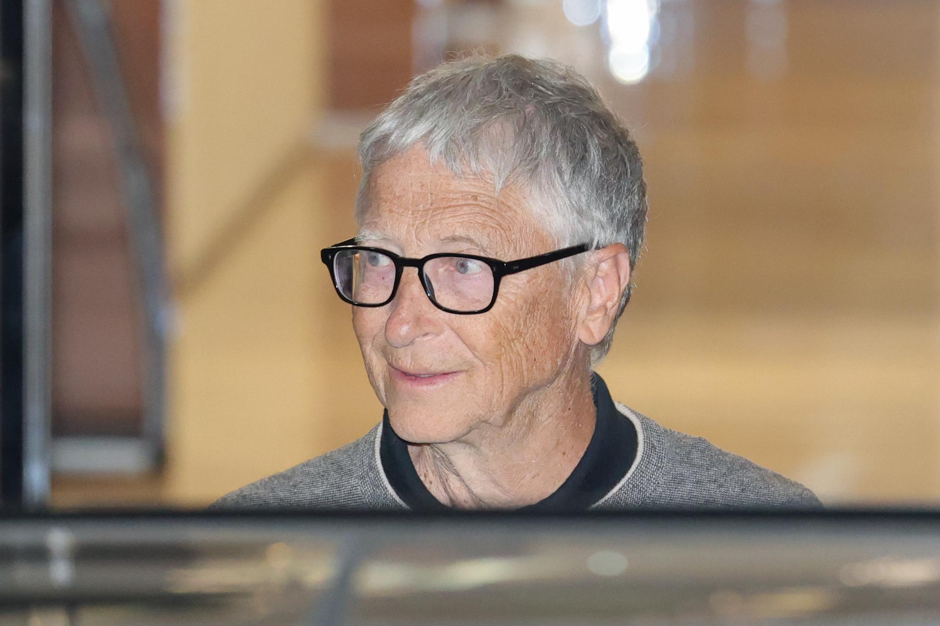 [PHOTO] Bill Gates arrives in Korea