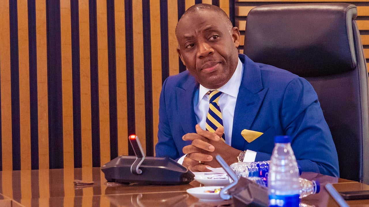 Education ministry workers block Alausa from entering office