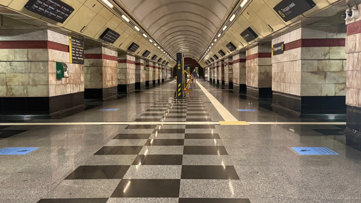 Kyiv metro tests new platform zoning at Syrets station for use as shelter