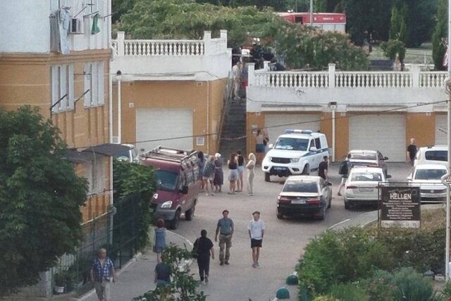 Explosion kills Russian serviceman in occupied Sevastopol. Unconfirmed reports identify the victim as a former Ukrainian submarine commander who defected to Russia.