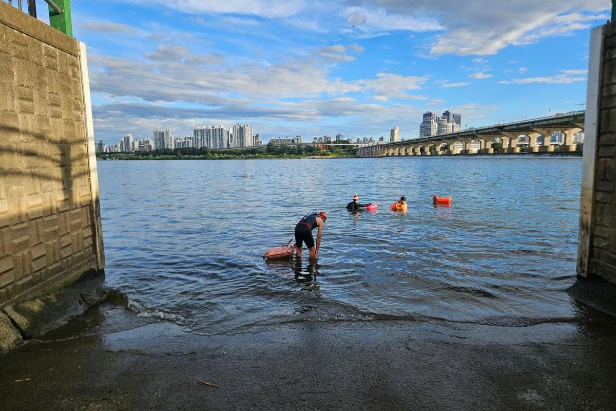 Despite fatal incident, Seoul unable to prevent swimming in Han River