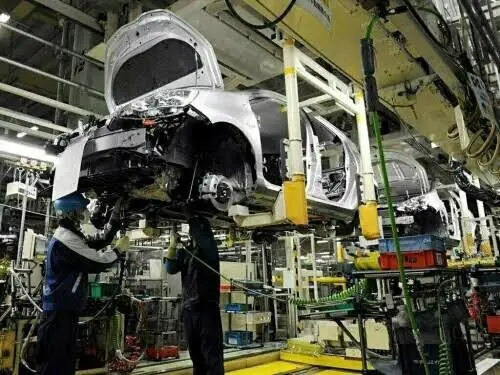 Emails reveal Indian carmakers' fuel contamination worries before public retreat