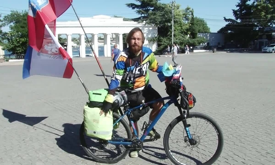 No plane ticket, no turning back: Russian illusionist cycles 12,000 km home from Phuket in 86 days