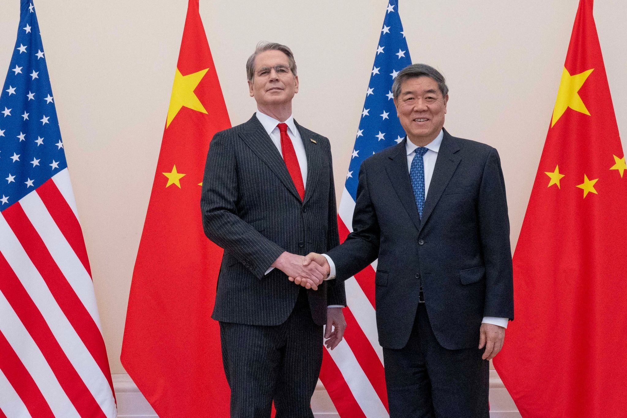 Top US and China trade officials hold talks