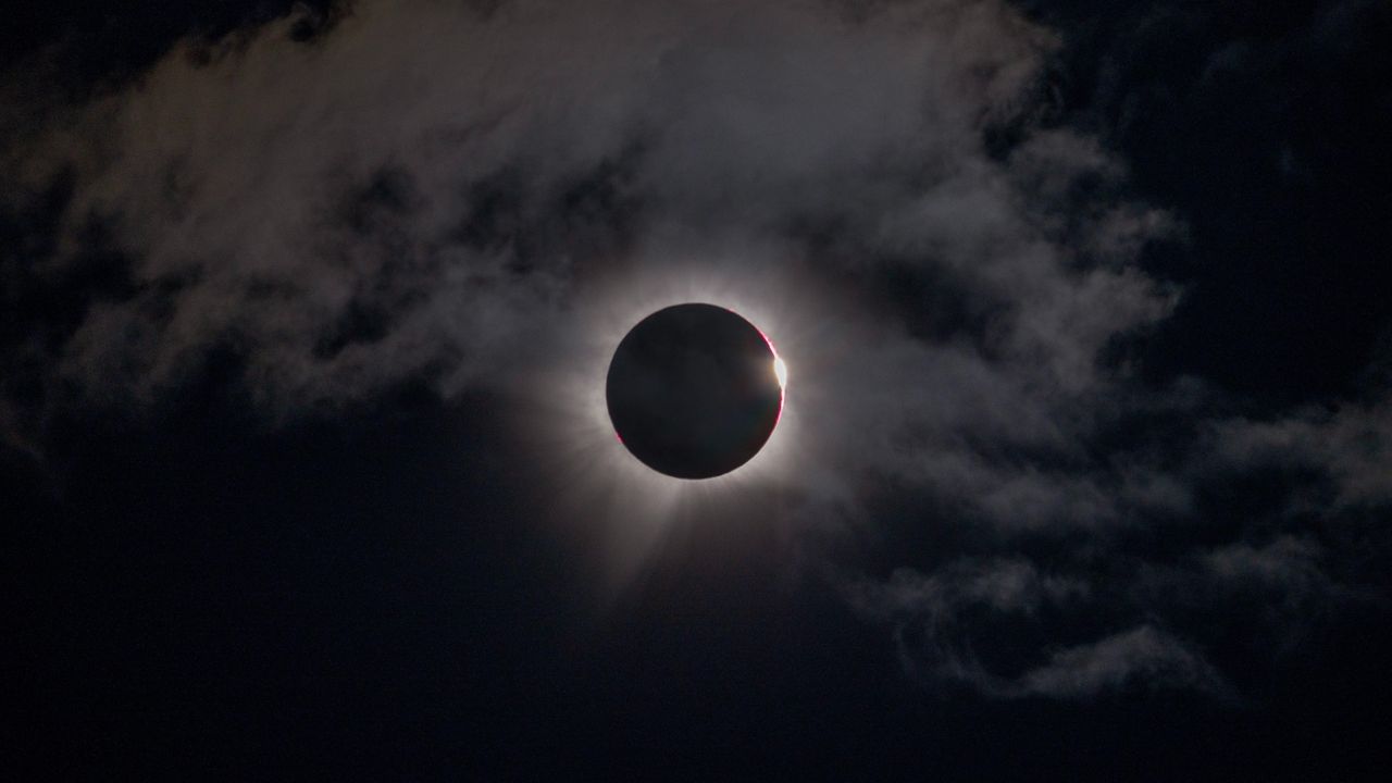 Total solar eclipse stuns skywatchers | Space photo of the day for Aug. 13, 2026