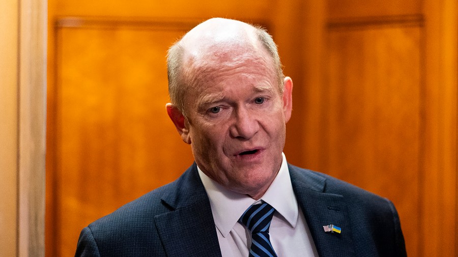 Democrat criticizes Trump's Air Force One switch as 'despicable incident of disrespect'