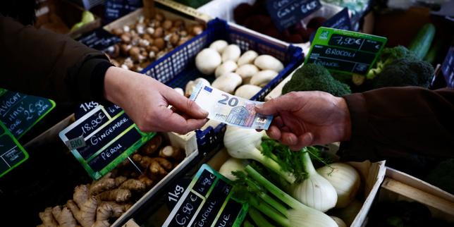 Mobile payments are on the rise, but cash is holding on.