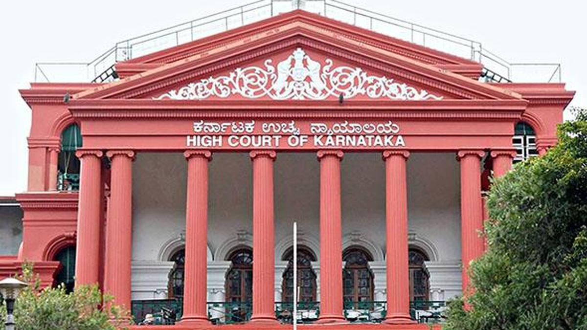 Karnataka High Court convicts advocate for misbehaviour inside courtroom in drunken state