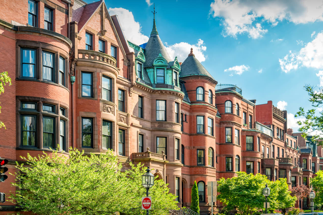 The 10 housing markets where the most sellers have listed their homes for less than what they paid