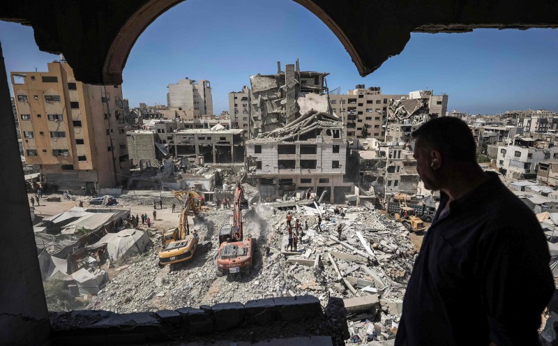 Gaza apartment block collapse leaves 21 dead