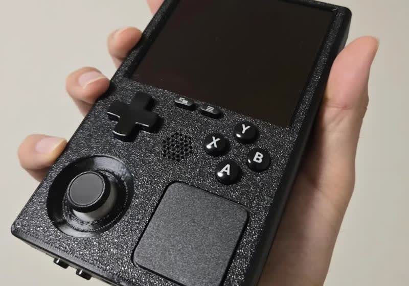 This modder shrunk a Steam Deck down to Game Boy size