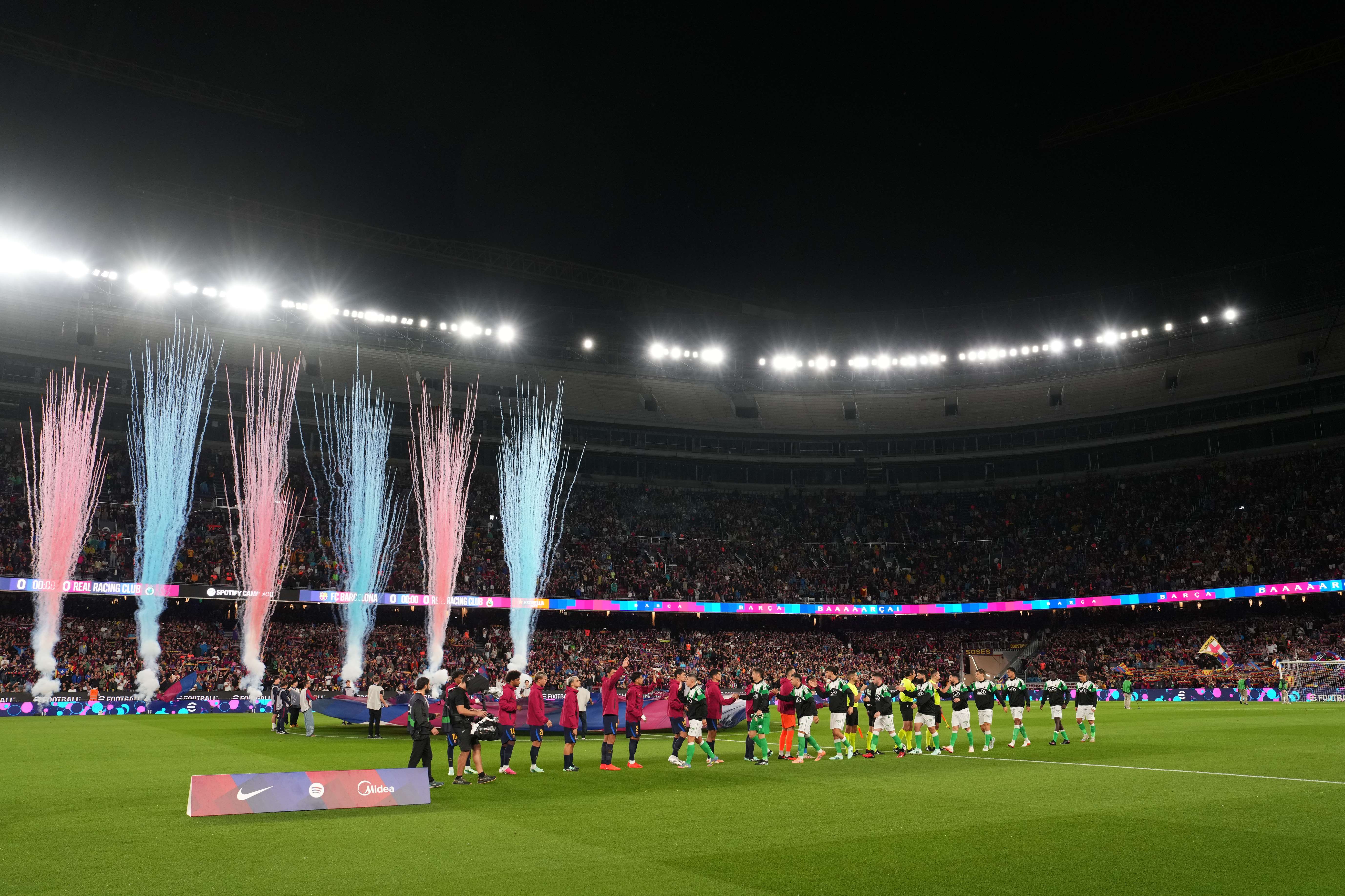 Barcelona crowd show support for struggling defender during first appearance of the season