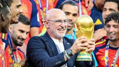 De la Fuente extends Spain contract to 2032