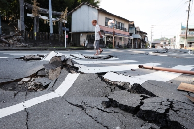Automakers extend plant suspensions after Kumamoto quake