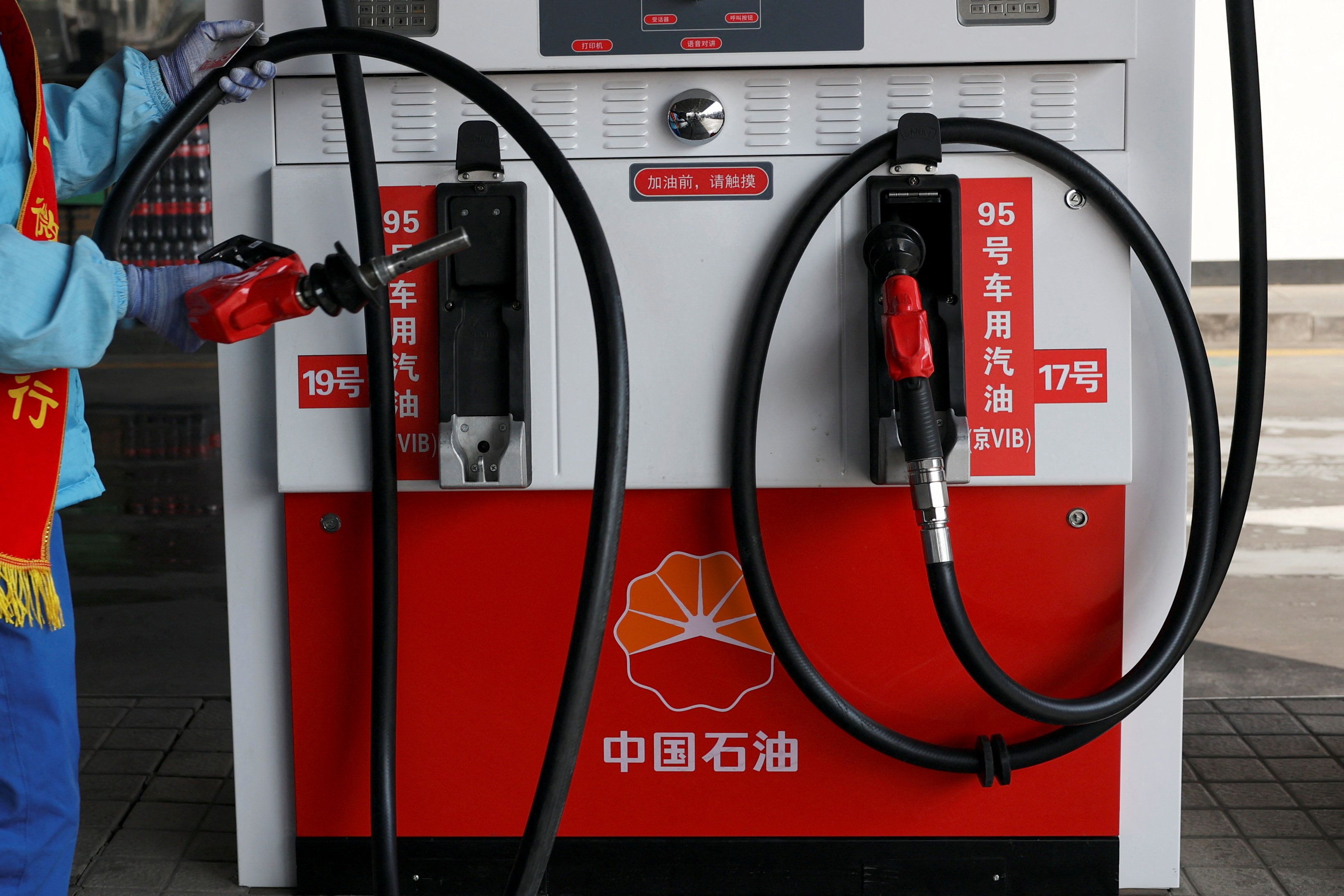 Chinese oil prices hit record high
