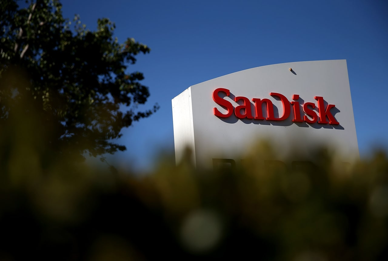 Sandisk’s stock is flying higher. Here are the new targets that are exciting Wall Street.