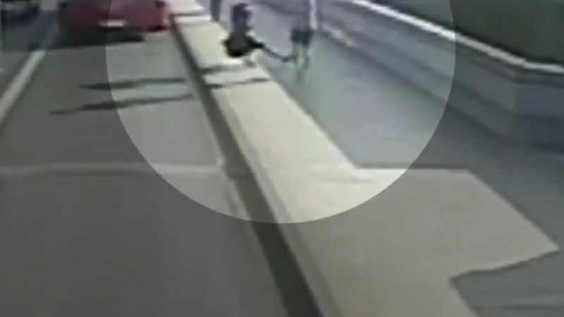 CCTV shows ‘Putney pusher’ on bridge