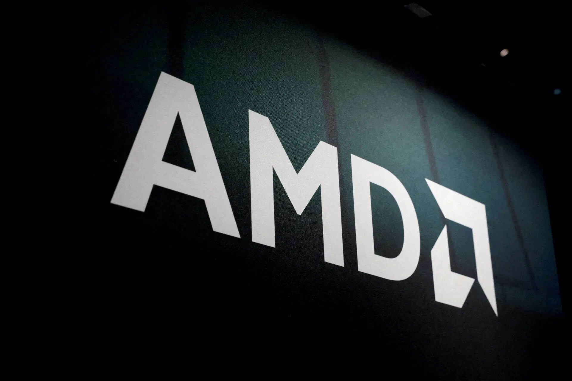 AMD looks to raise $4 billion to $5 billion in debt offering, source says