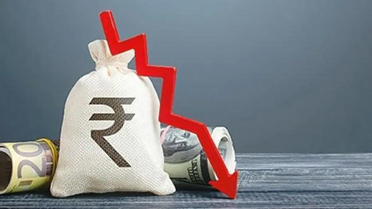 Hawkish Fed adds to rupee's troubles, traders watch 96/USD hurdle