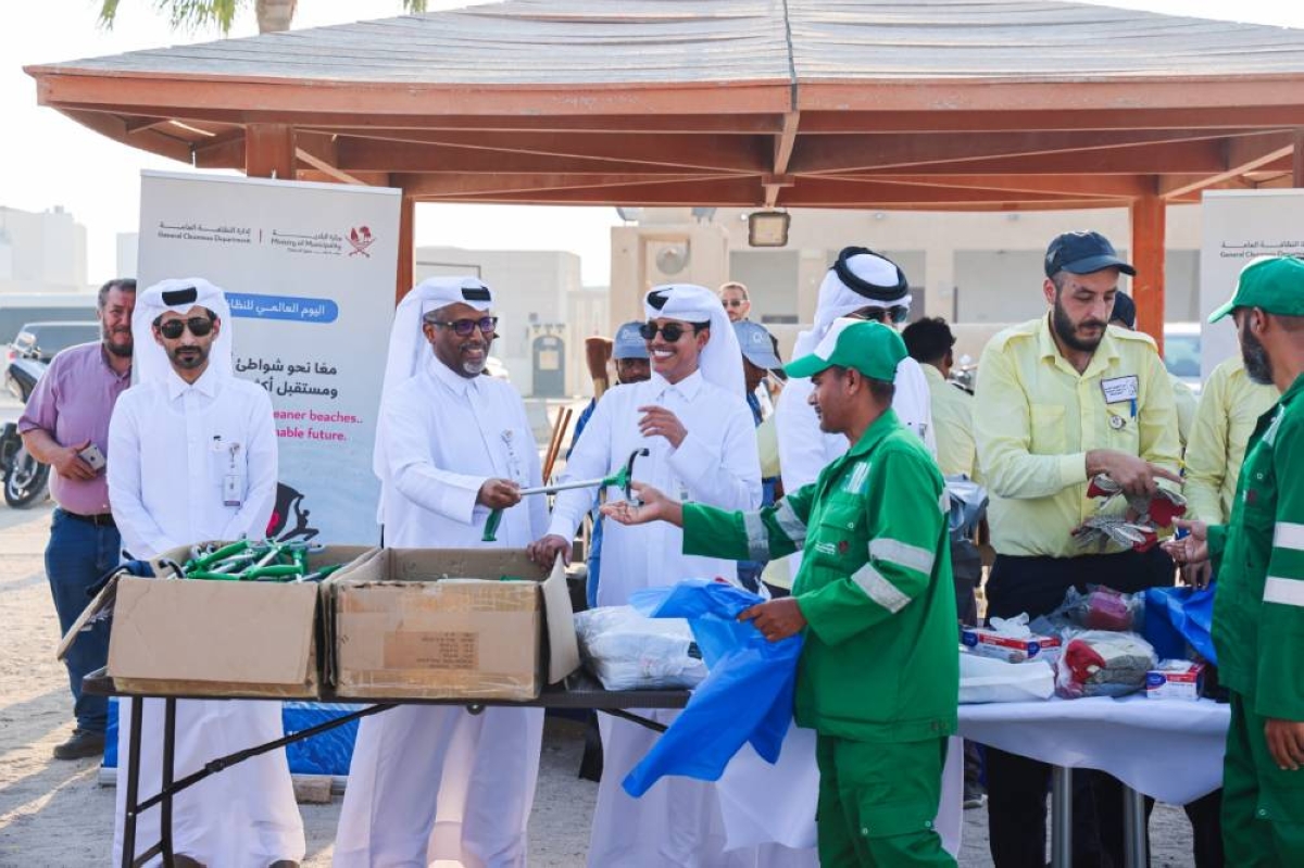 Hundreds join beach clean-up drive