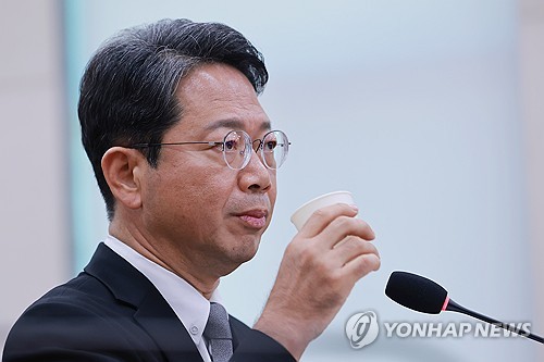 (LEAD) Confirmation hearing reports adopted for justice, defense minister nominees